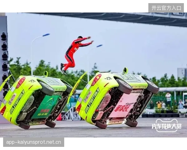 赛车最后冲刺贴地飞行，点燃速度与激情的极致瞬间